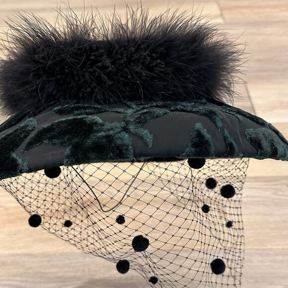 Vtg Whittall & Shon Green Velvet Feather Trim Veil Pom Pom Derby Fascinator Hat main image 11